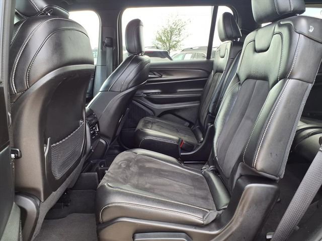 Used 2023 Jeep Grand Cherokee L Laredo image 9