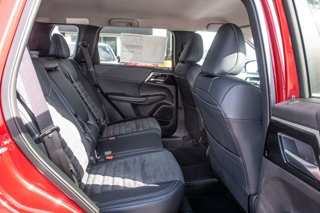 New 2025 Mitsubishi Outlander 4WD Plug-In Hybrid image 19