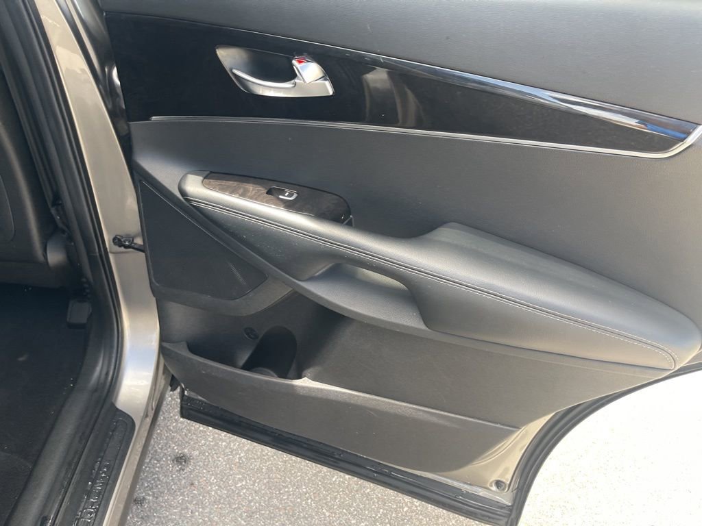 Used 2018 Kia Sorento L image 32