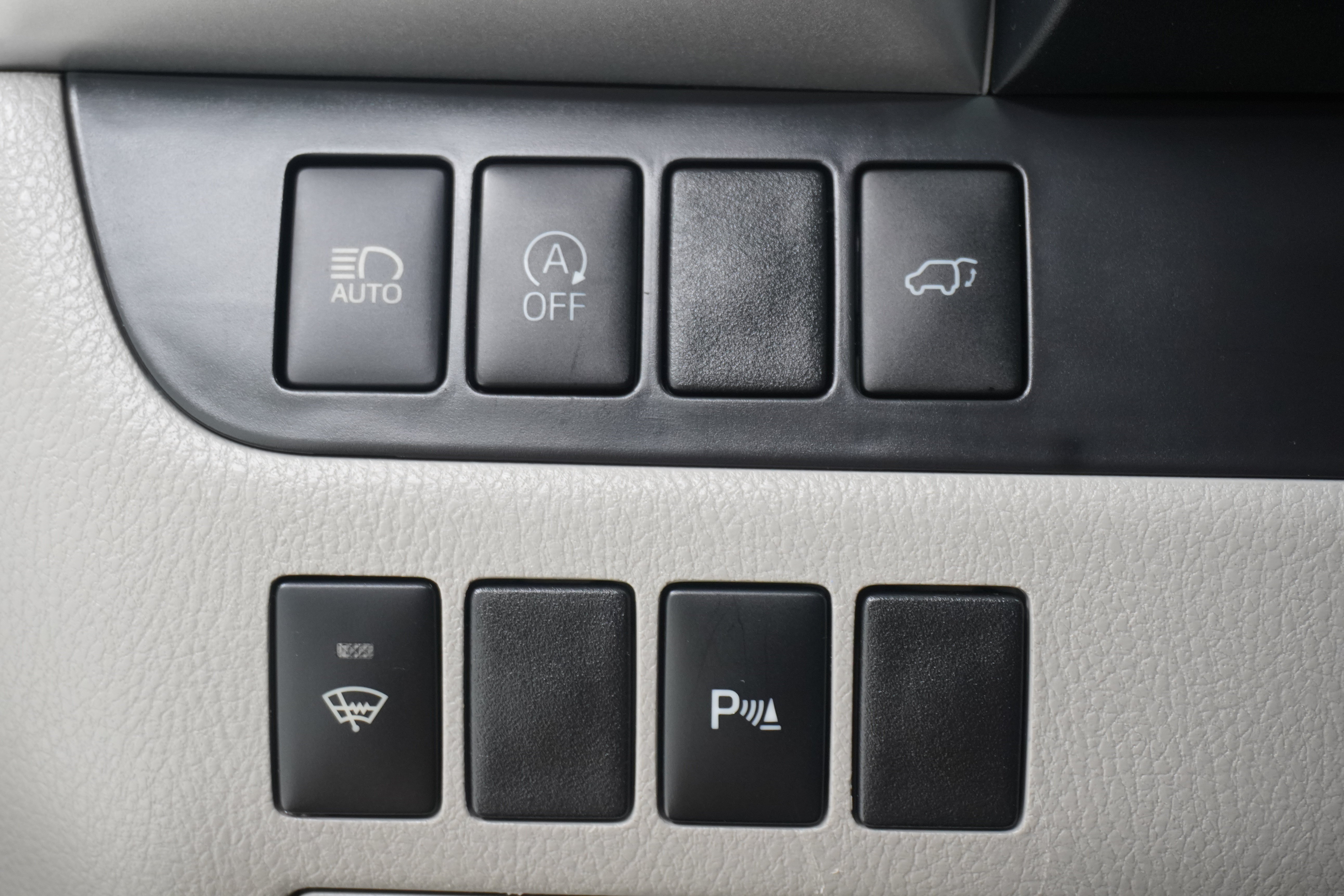 Used 2018 Toyota Highlander Limited FWD image 29