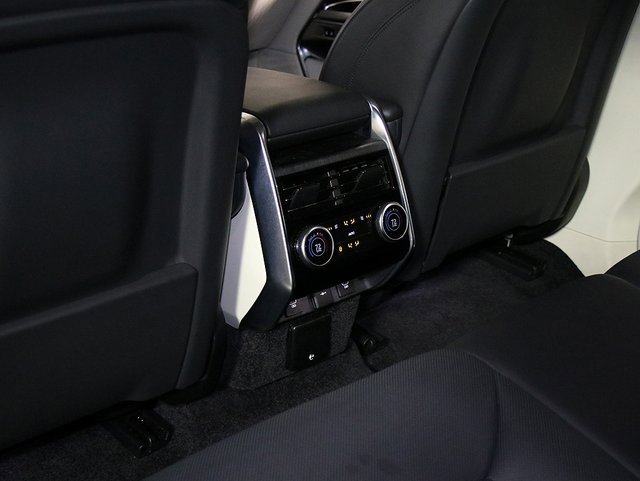 Used 2022 Land Rover Range Rover Long Wheelbase SE image 18