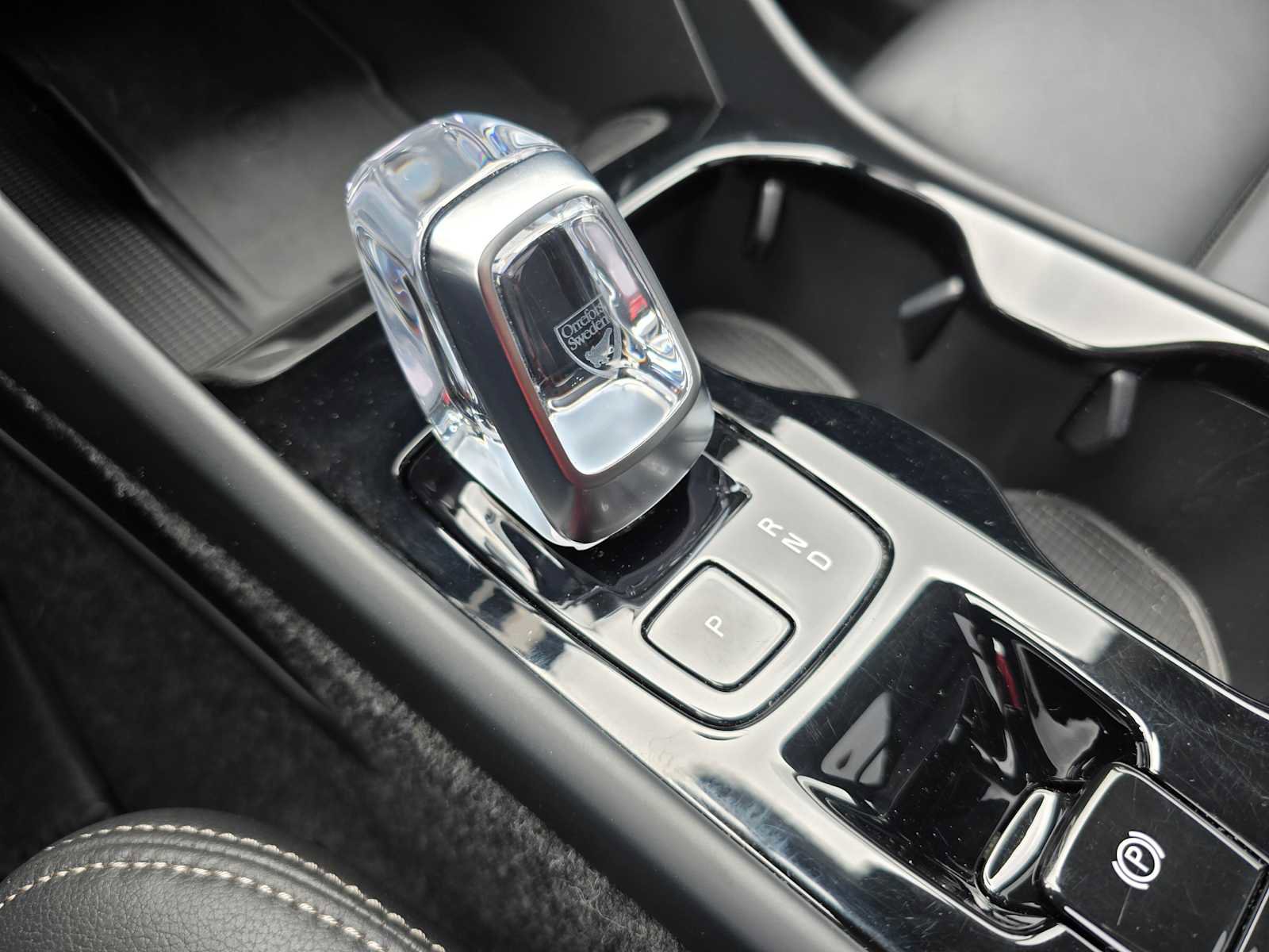 Certified 2025 Volvo XC40 B5 Plus AWD/4WD image 36