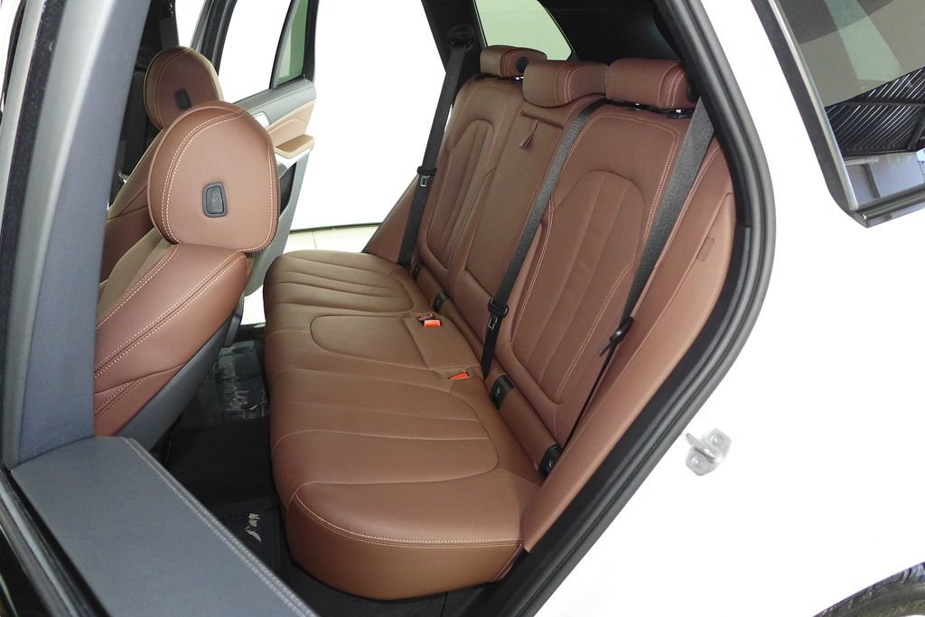 Used 2022 BMW X5 xDrive40i w/ M Sport Package AWD/4WD image 21