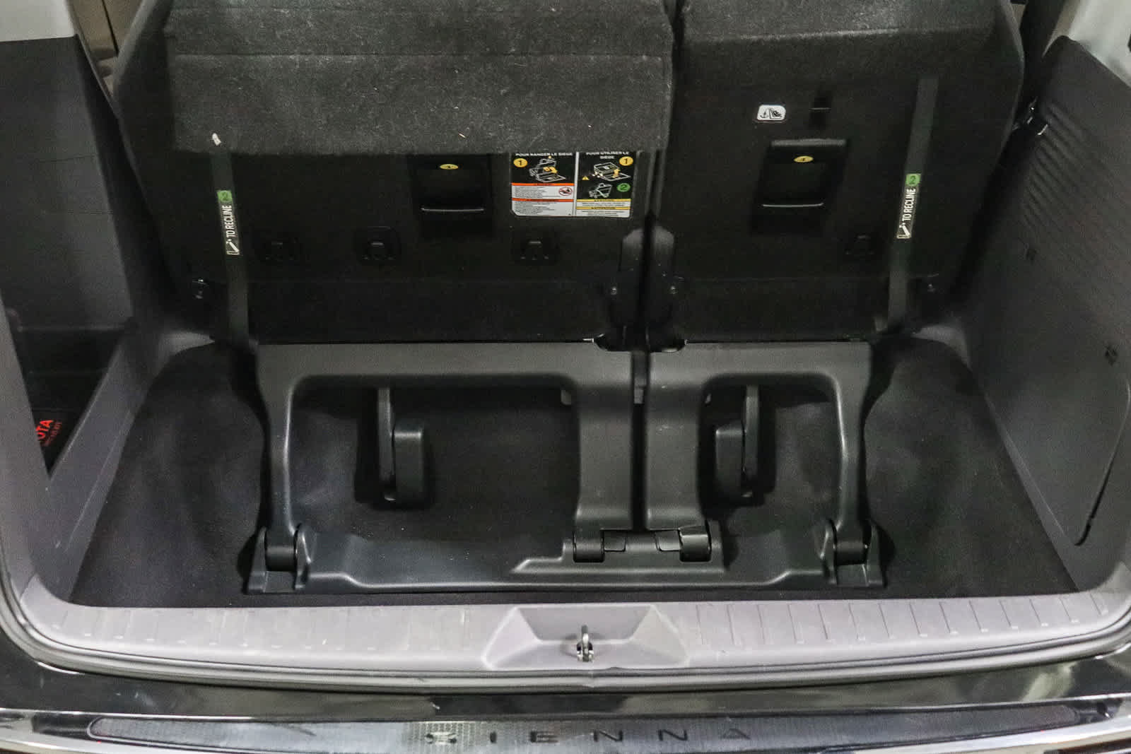 Used 2024 Toyota Sienna XSE w/ XSE Plus Package AWD/4WD image 33