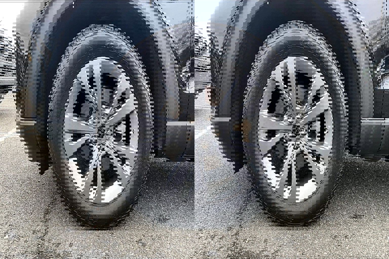 Used 2022 Ford Explorer XLT w/ Equipment Group 202A image 8