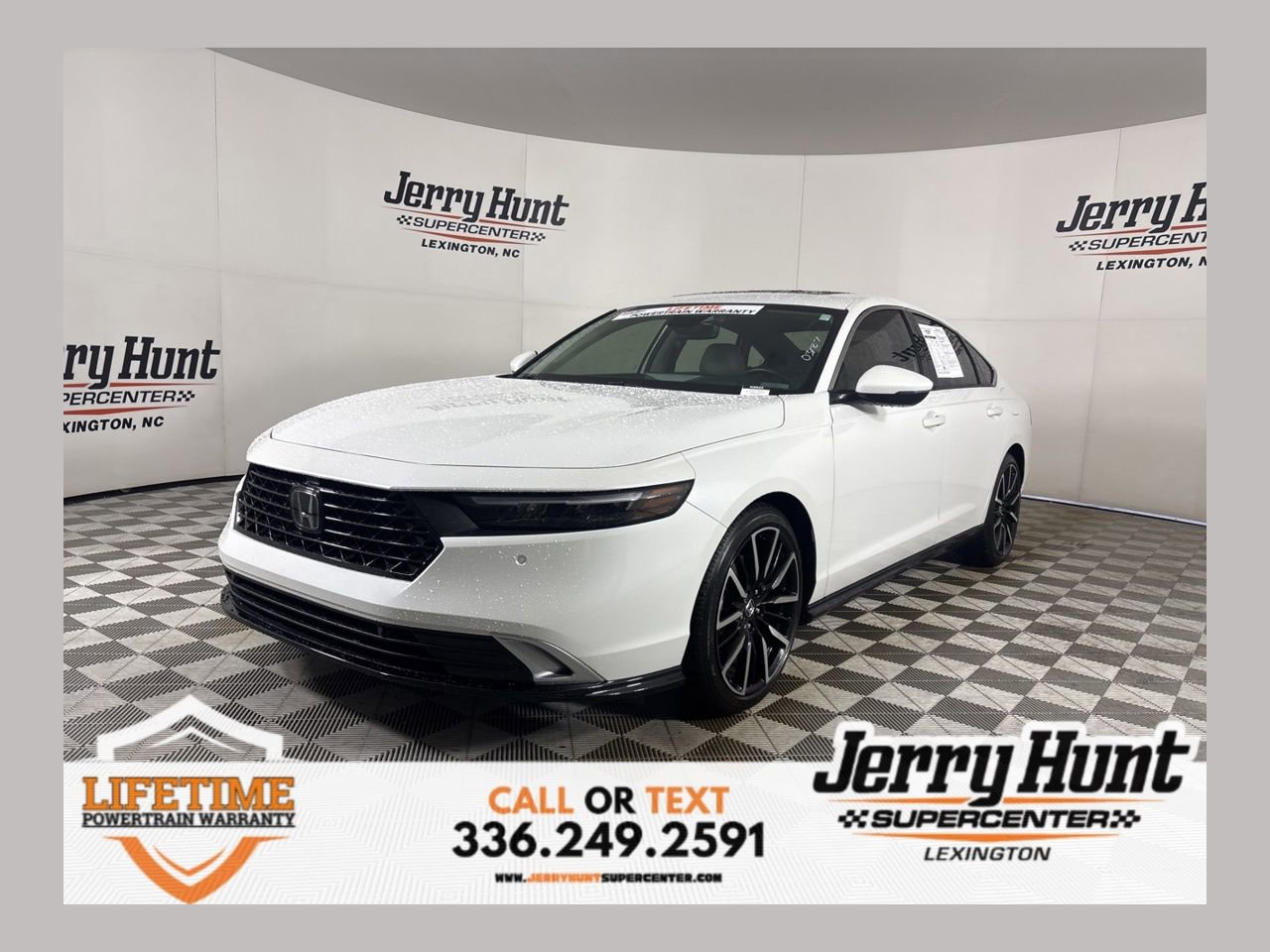 Used 2025 Honda Accord Touring image 1