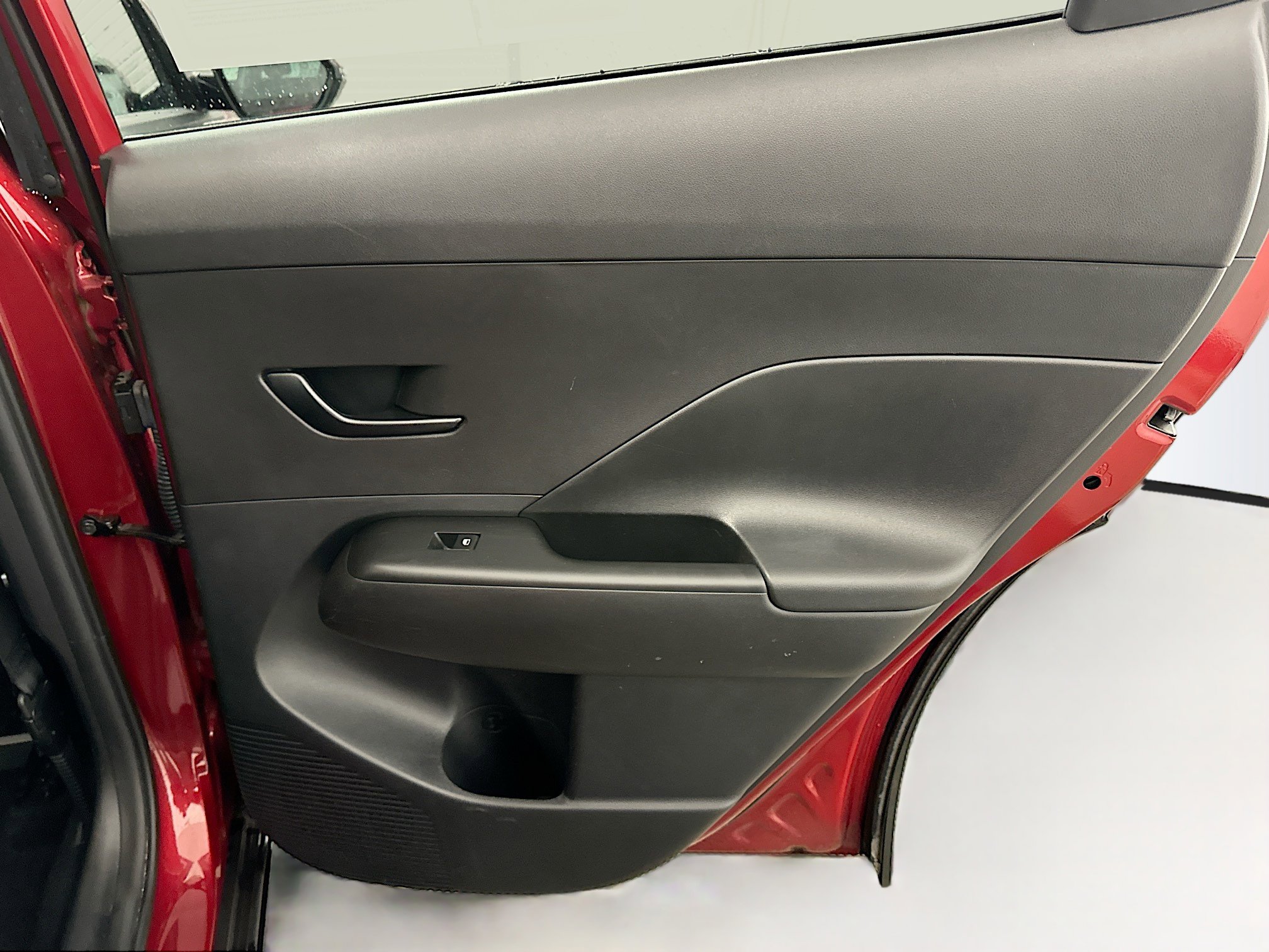 Used 2025 Hyundai Kona SEL image 30