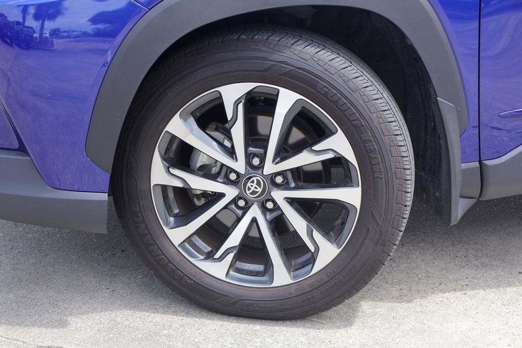 Used 2024 Toyota Corolla Cross XLE w/ Convenience Package FWD image 29