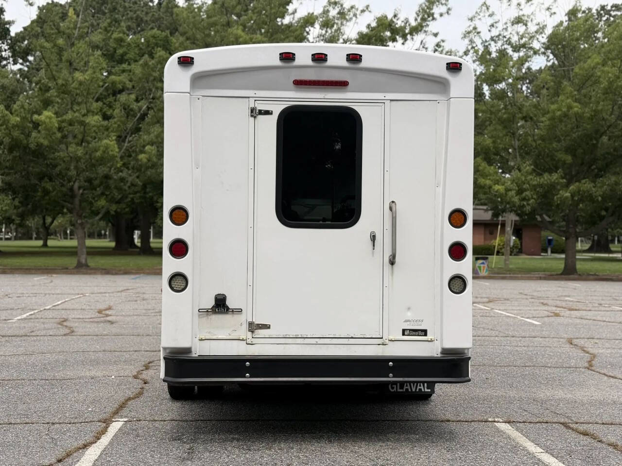 Used 2015 Ford E-350 and Econoline 350 Super Duty RWD image 4