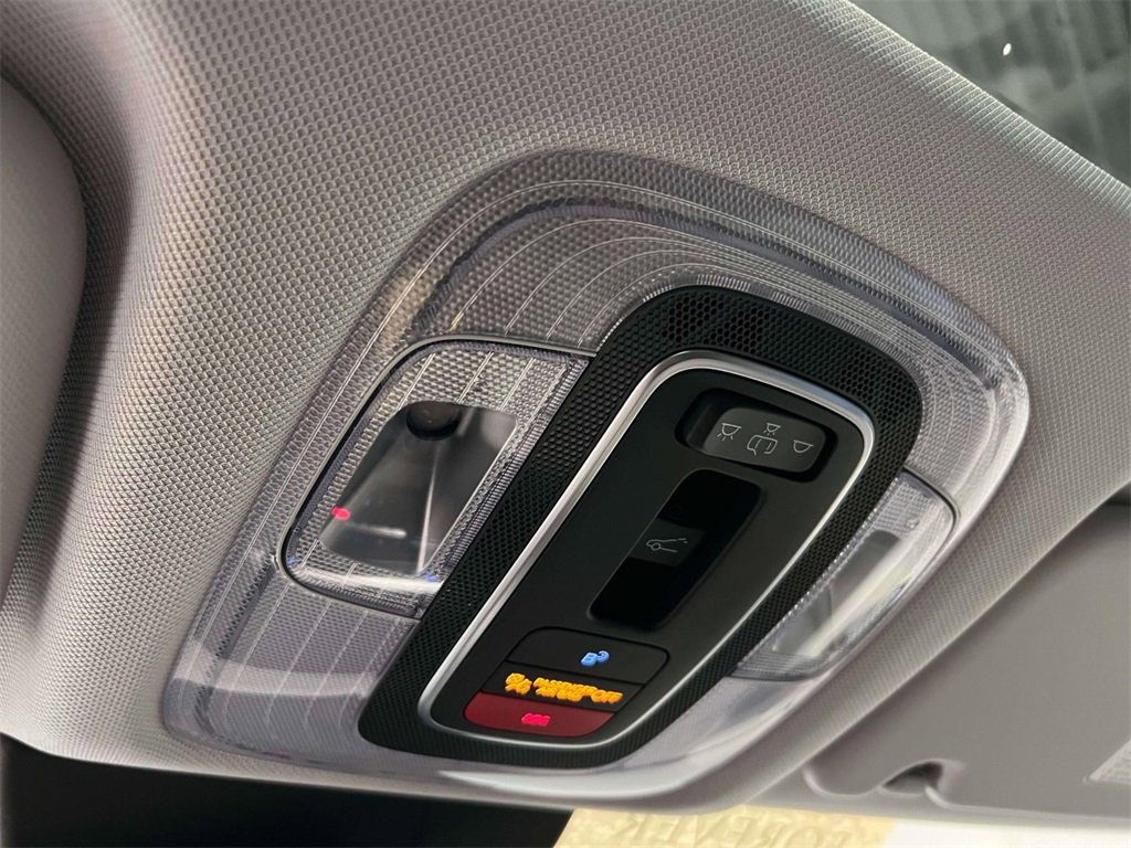 Used 2025 Hyundai Kona Limited image 35