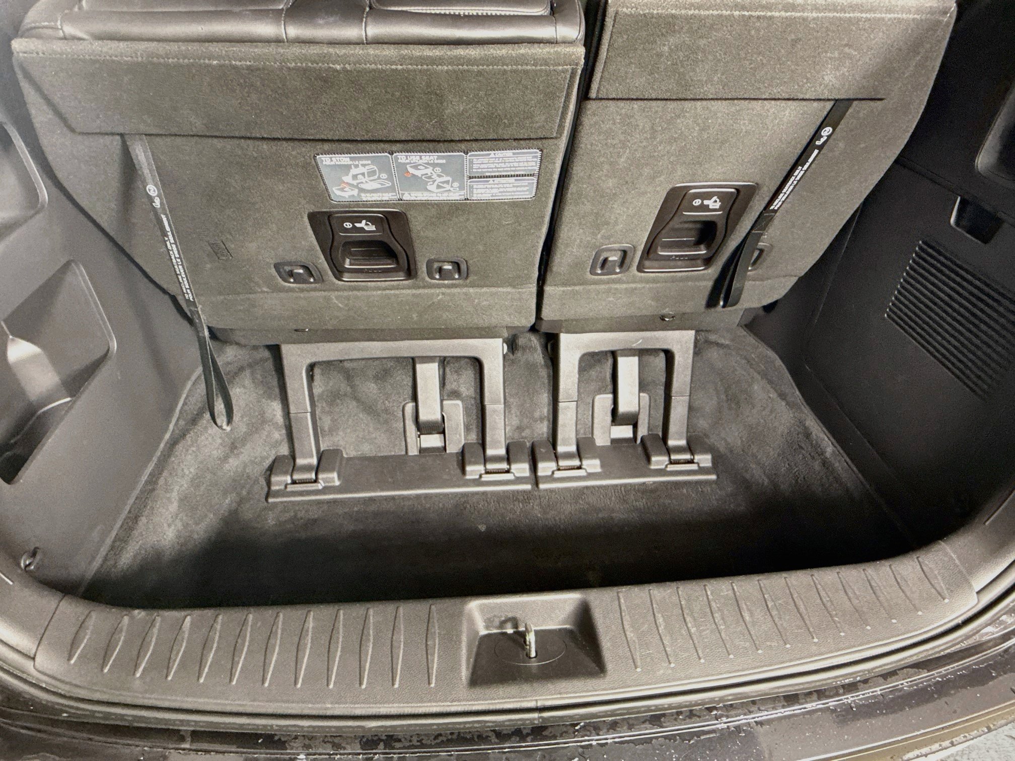 Used 2023 Kia Carnival EX FWD image 34
