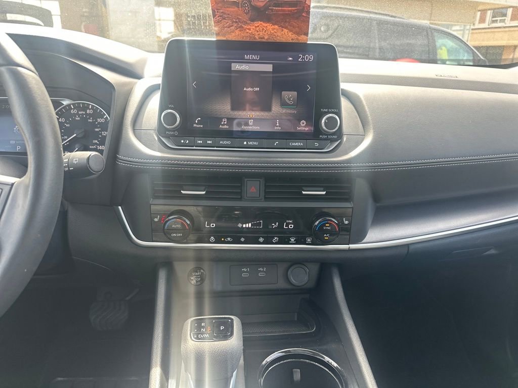 Used 2024 Nissan Rogue SV w/ SV Premium Package image 20