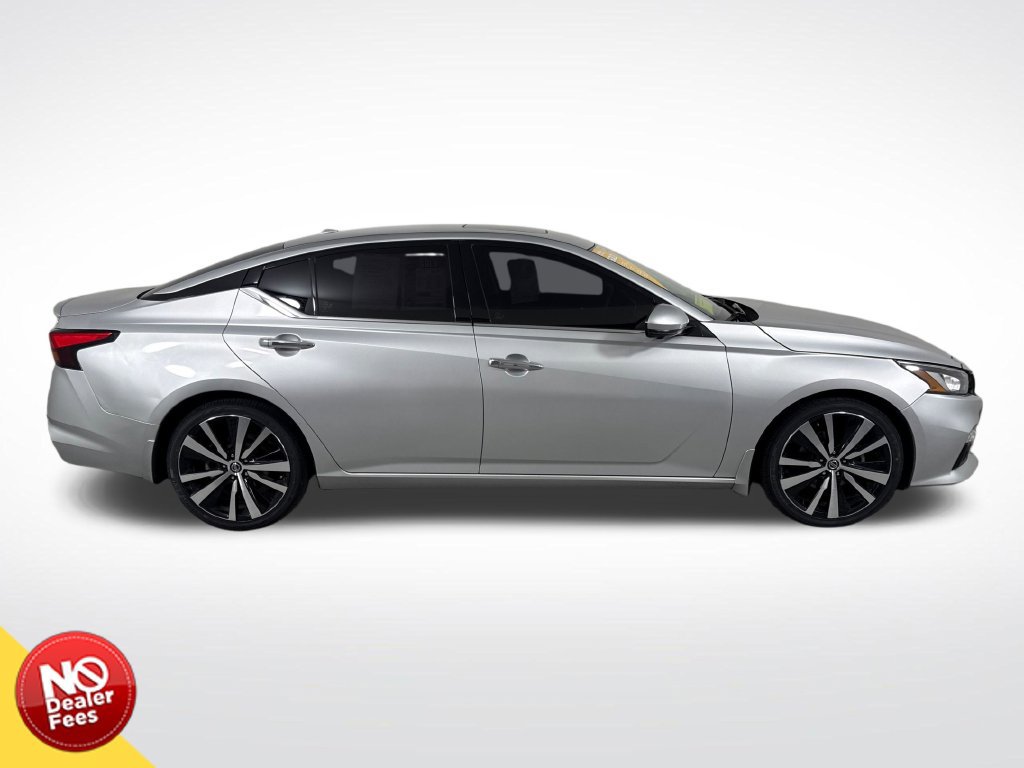 Used 2020 Nissan Altima 2.5 Platinum FWD image 2