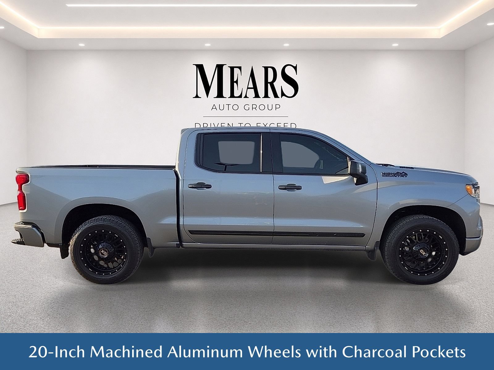 Used 2024 Chevrolet Silverado 1500 High Country w/ Technology Package AWD/4WD image 7