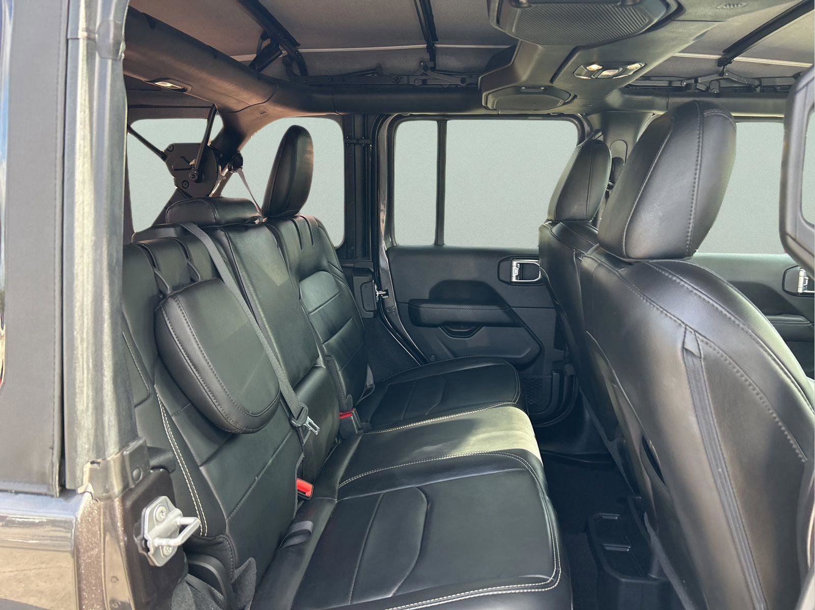 Used 2023 Jeep Wrangler Unlimited Sahara w/ Cold Weather Group image 30