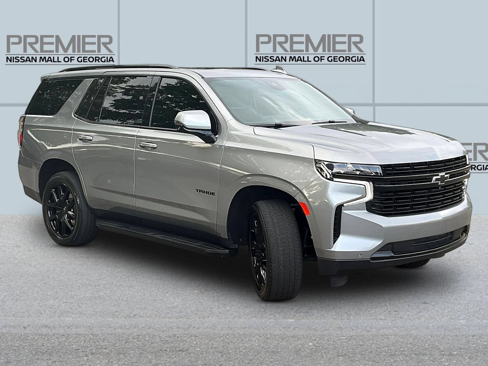 Used 2024 Chevrolet Tahoe RST w/ Luxury Package AWD/4WD image 3