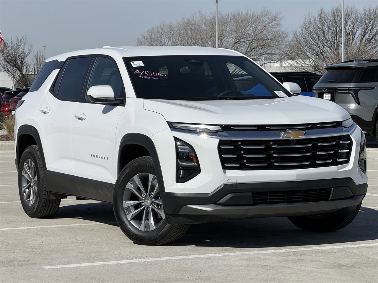 Used 2025 Chevrolet Equinox LT image 2