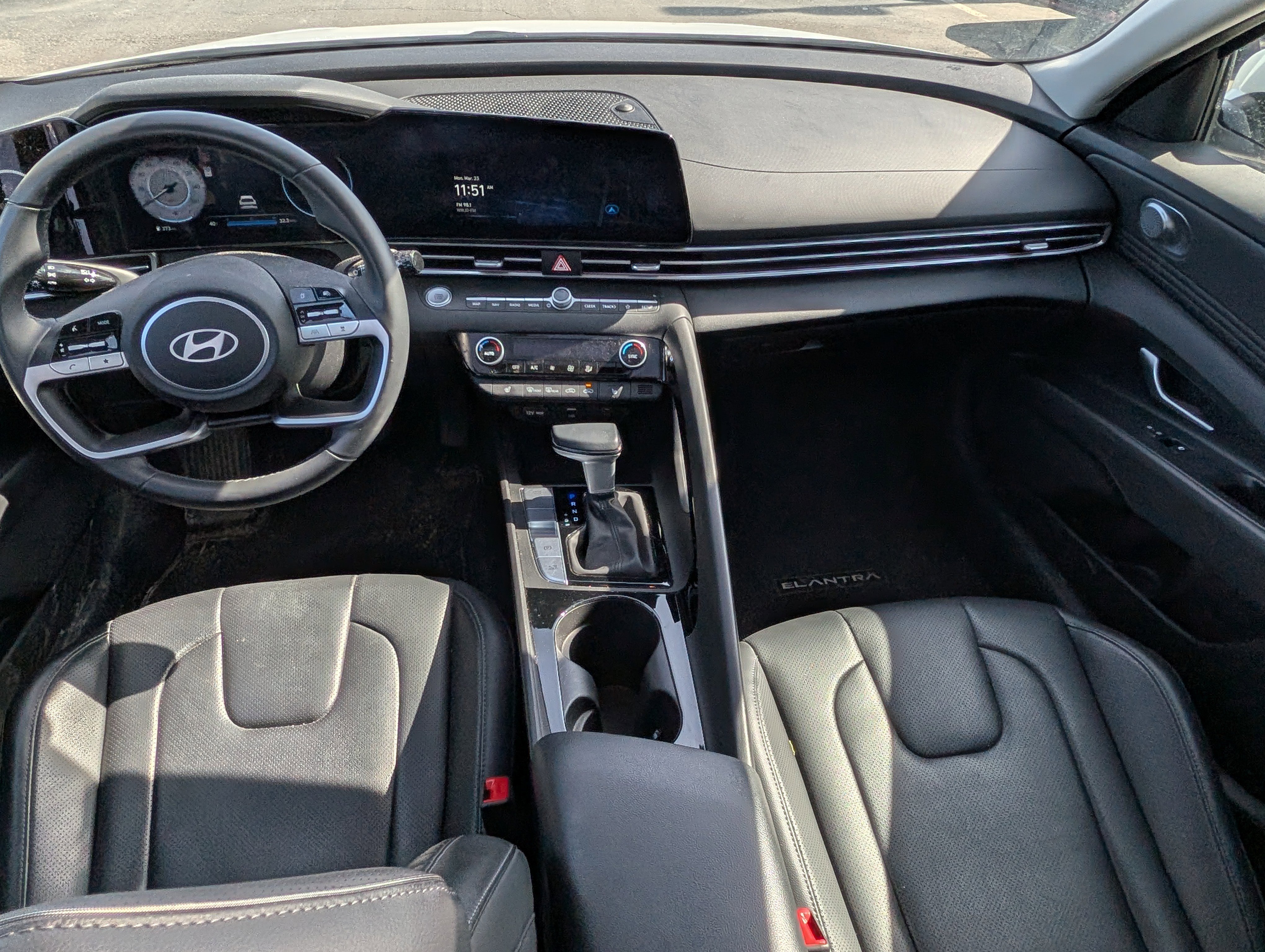 Certified 2025 Hyundai Elantra Limited FWD image 15