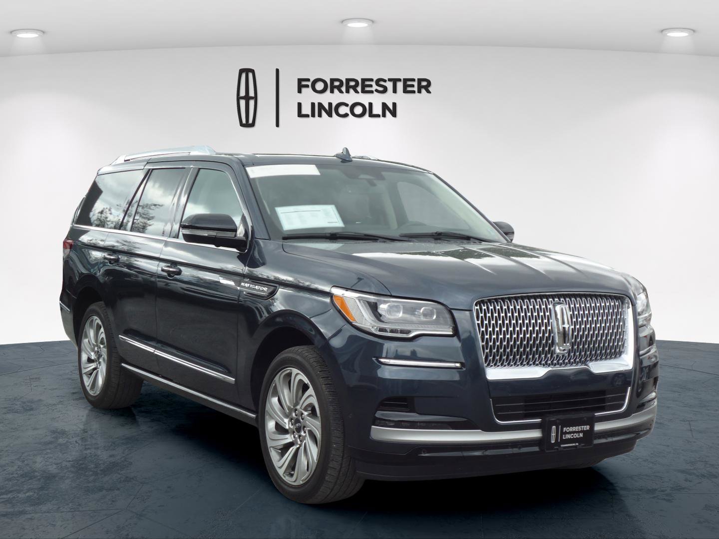 Certified 2024 Lincoln Navigator Reserve AWD/4WD image 1