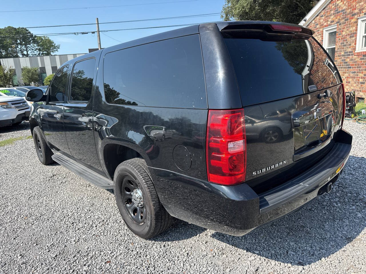 Used 2011 Chevrolet Suburban 2WD image 6