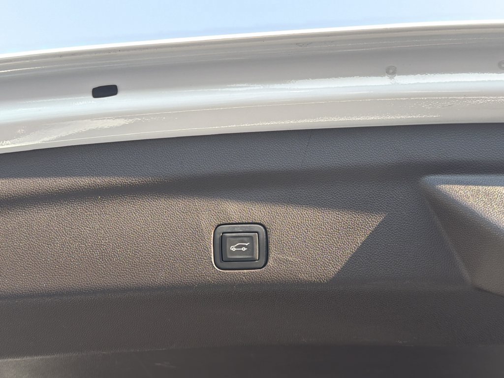 Used 2023 GMC Yukon Denali RWD image 15
