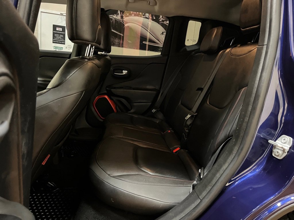 Used 2017 Jeep Renegade Trailhawk w/ Premium Trailhawk Package AWD/4WD image 34