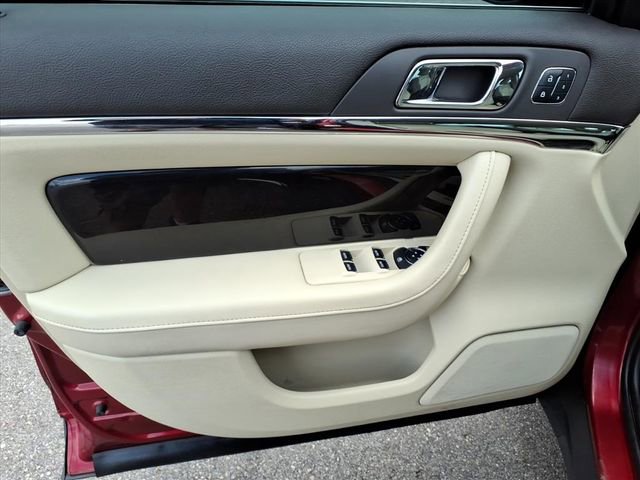 Used 2013 Lincoln MKS AWD image 16