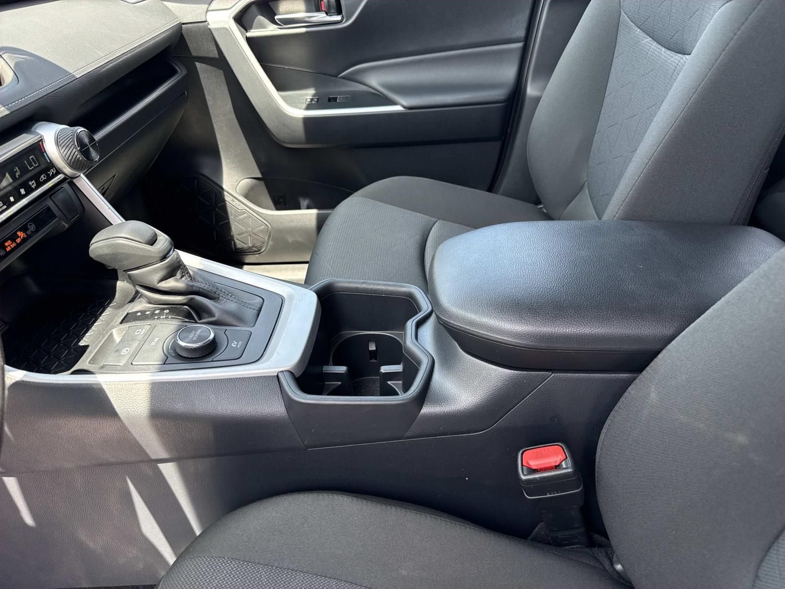 Used 2025 Toyota RAV4 XLE AWD/4WD image 21