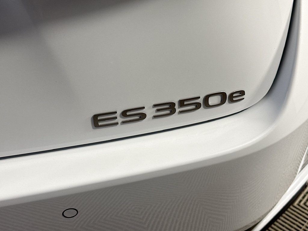 New 2026 Lexus ES 350e w/ Accessory Package (Z1) FWD image 22