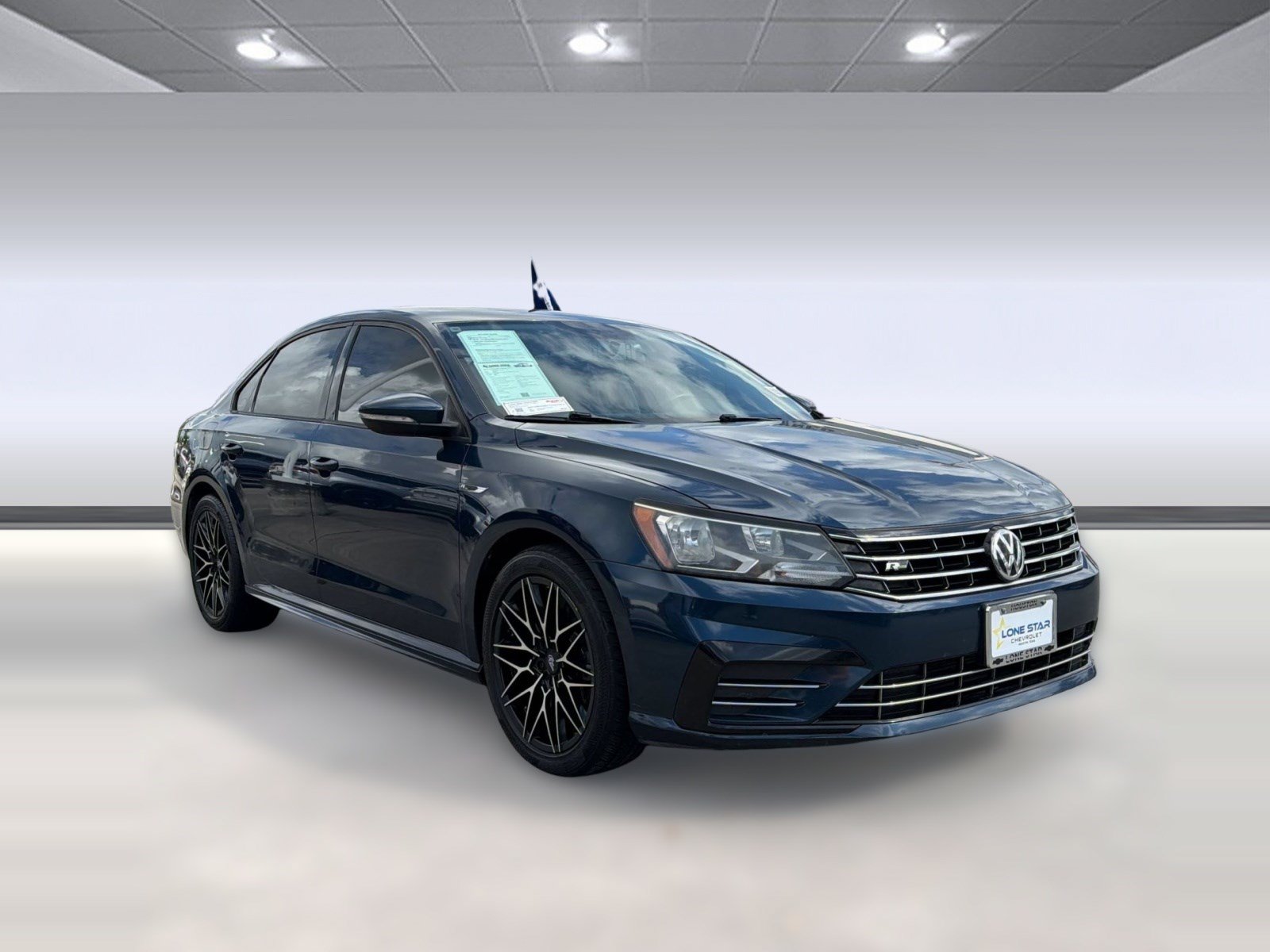 Used 2018 Volkswagen Passat 2.0T R-Line FWD image 7