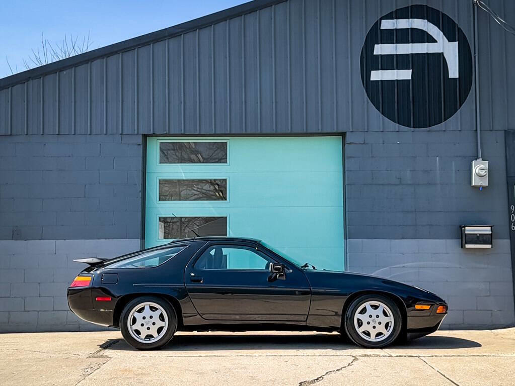 Used 1990 Porsche 928 image 13
