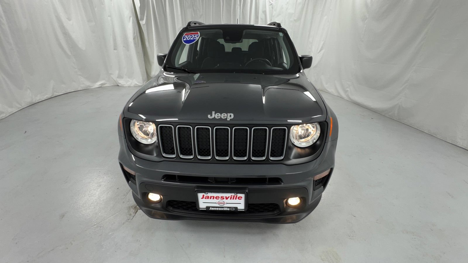 Used 2023 Jeep Renegade Latitude w/ Premium Group AWD/4WD image 8