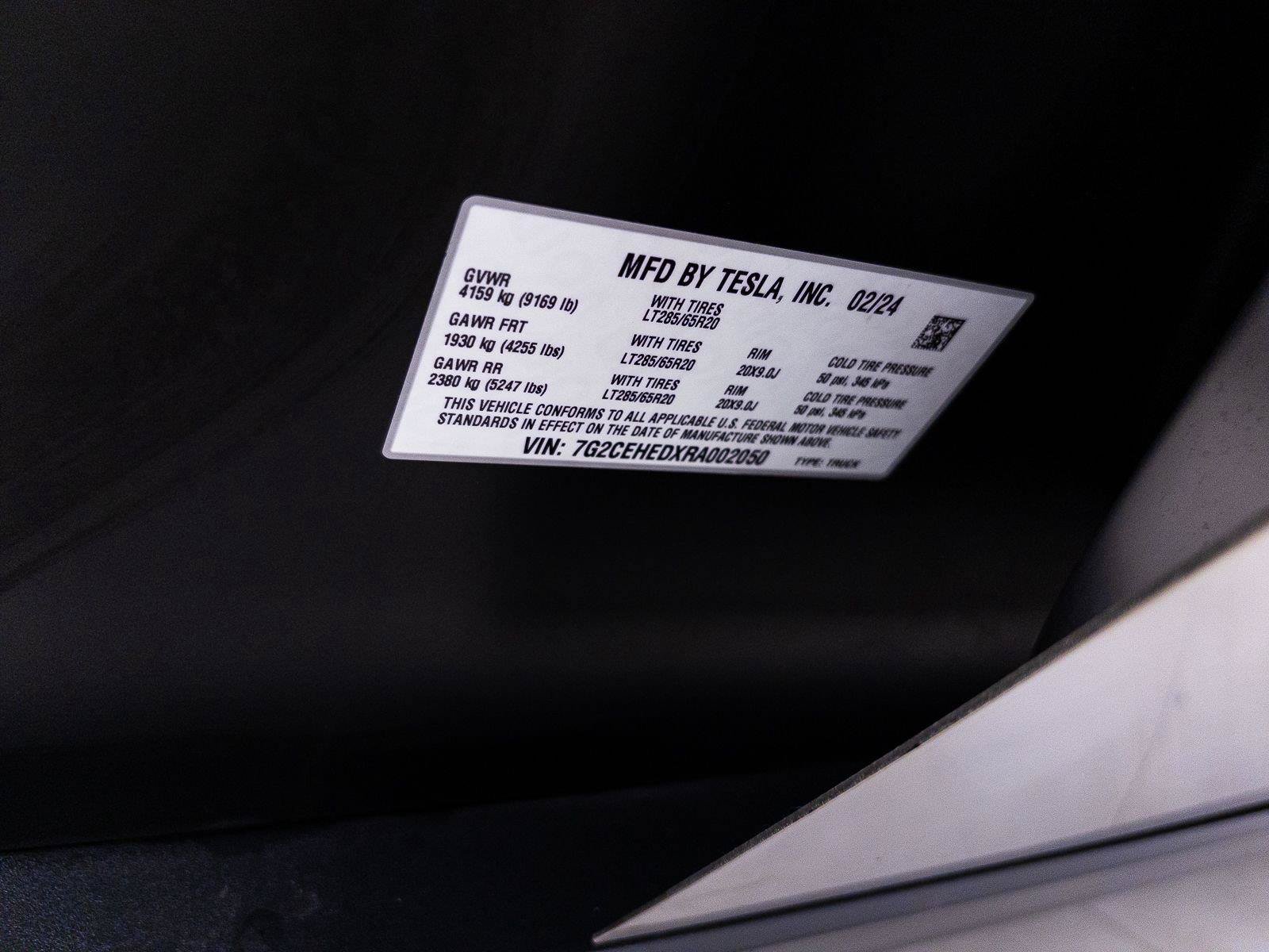 Used 2024 Tesla Cybertruck AWD Crew Cab image 39