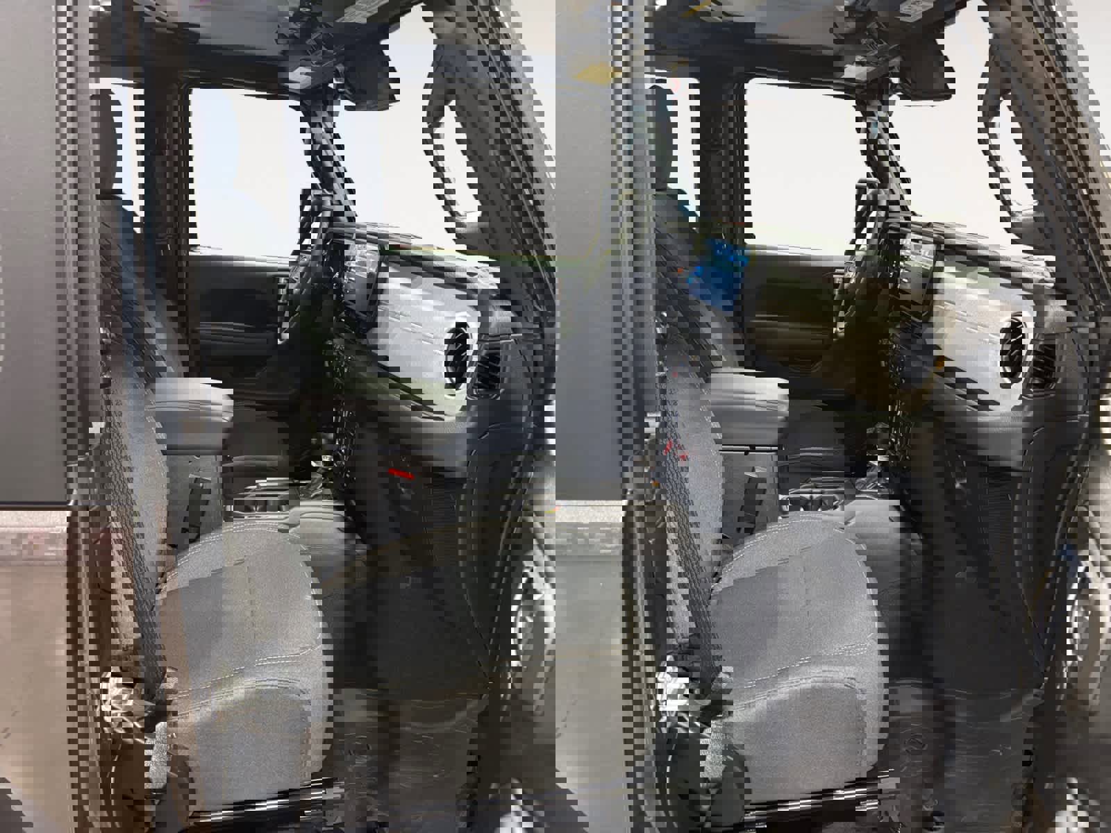 Used 2025 Jeep Wrangler Sport image 12