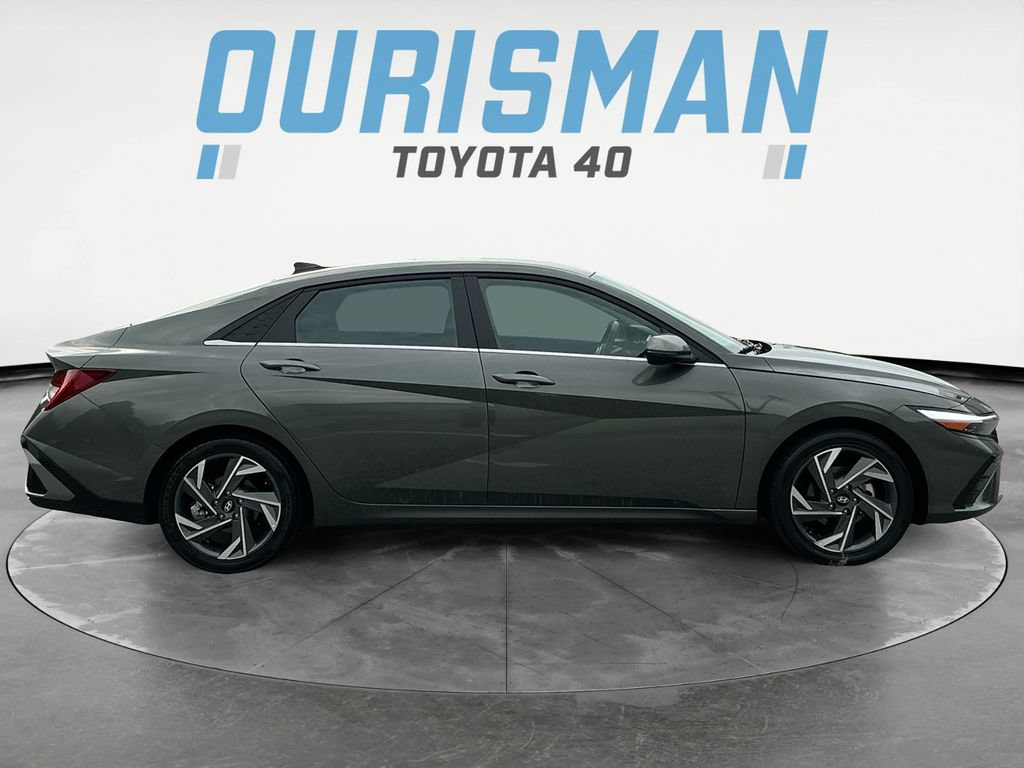 Used 2025 Hyundai Elantra Limited FWD image 8