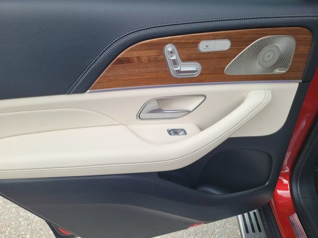 Used 2024 Mercedes-Benz GLS 450 4MATIC image 14