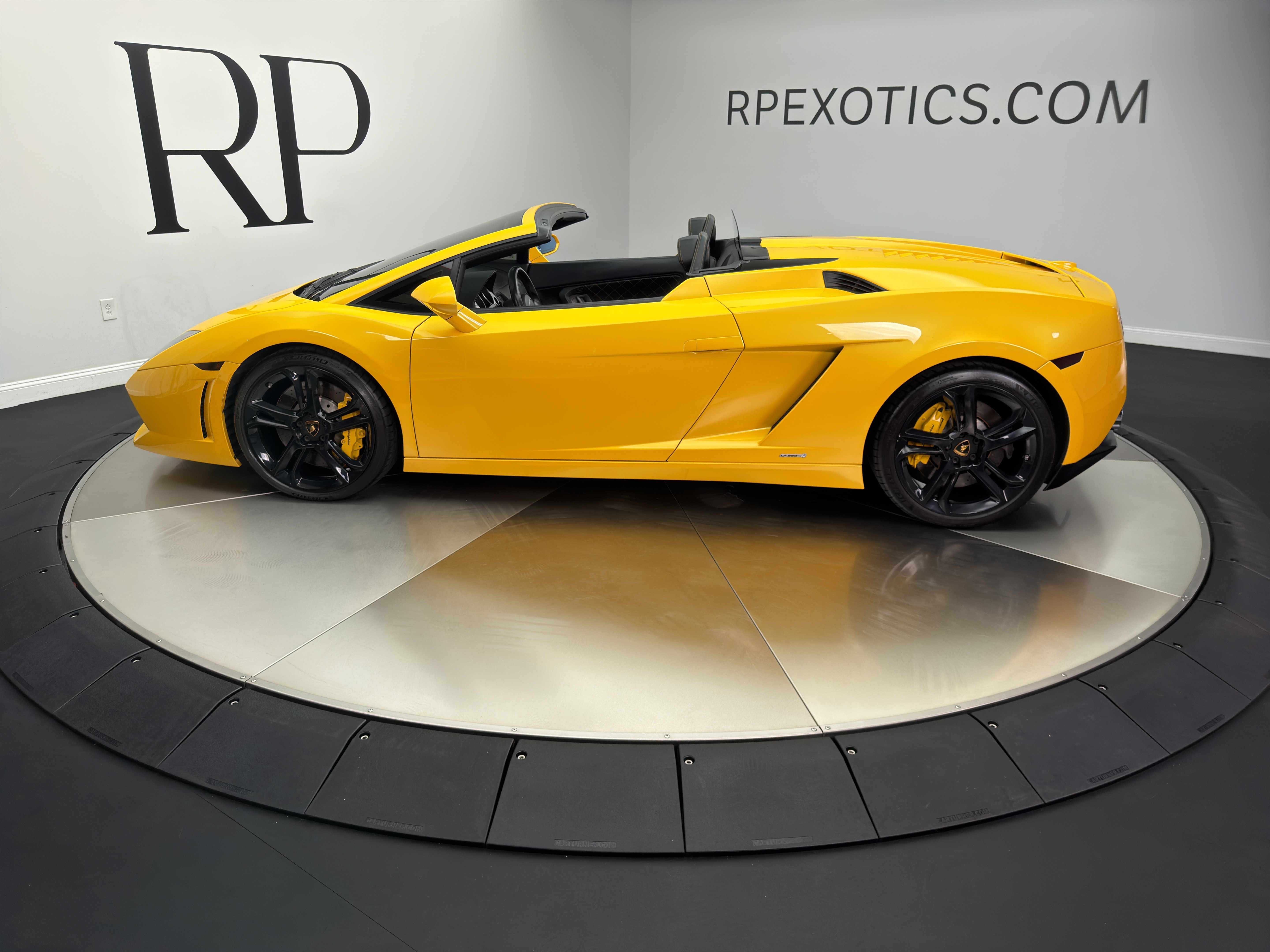 Used 2011 Lamborghini Gallardo LP 560-4 AWD/4WD image 3
