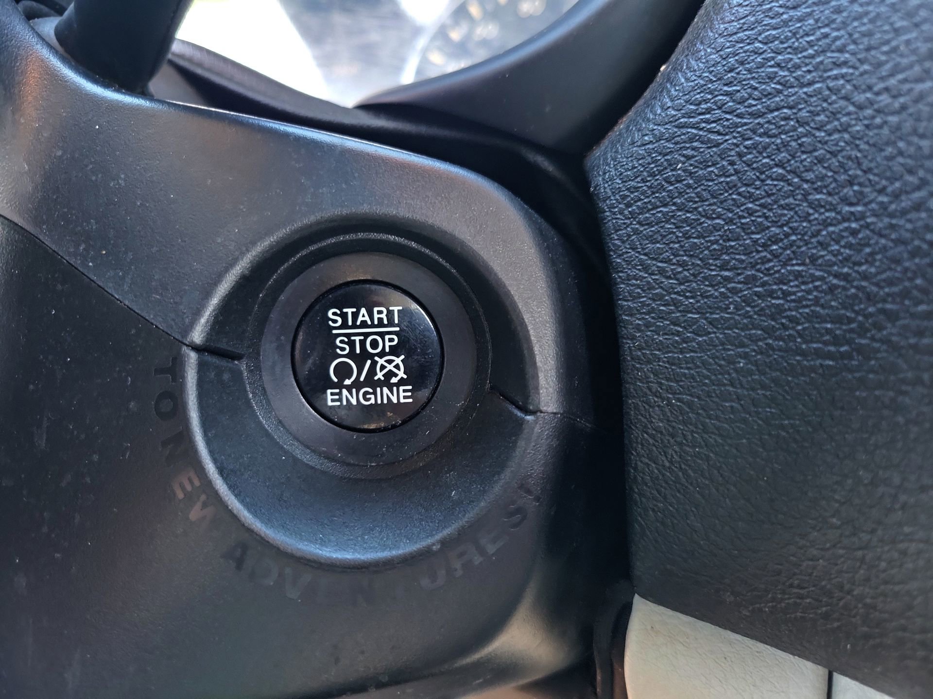 Used 2018 Jeep Renegade Limited w/ UConnect 8.4 Nav Group FWD image 34