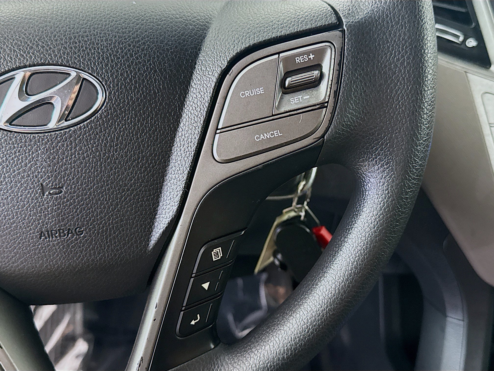Used 2018 Hyundai Santa Fe SE FWD image 15