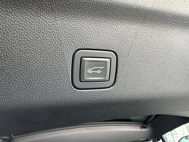 Used 2025 GMC Yukon XL Denali Ultimate AWD/4WD image 17