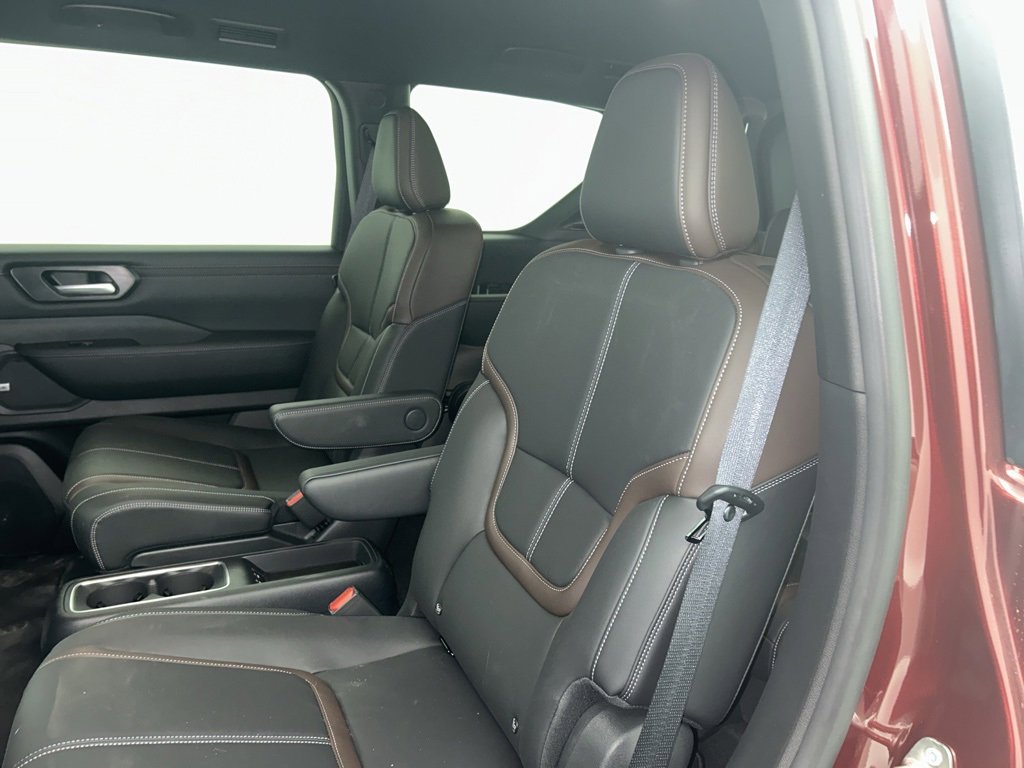 New 2025 Nissan Armada SL w/ Captain's Chari Seat Package image 9