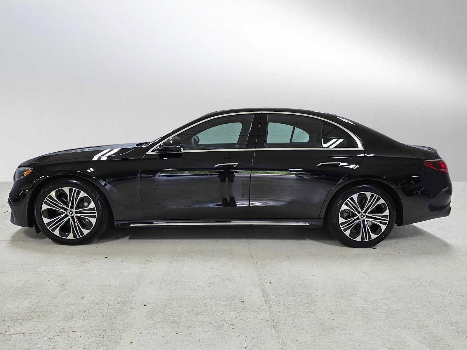 New 2026 Mercedes-Benz E 450 4MATIC Sedan image 6