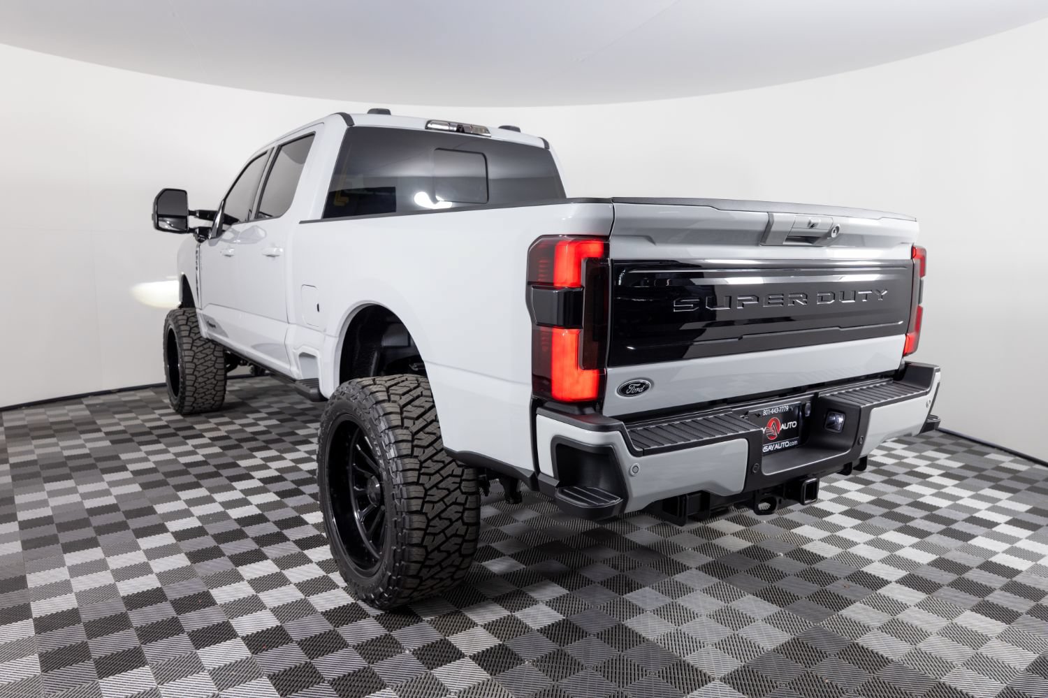 Used 2026 Ford F350 Platinum AWD/4WD image 4