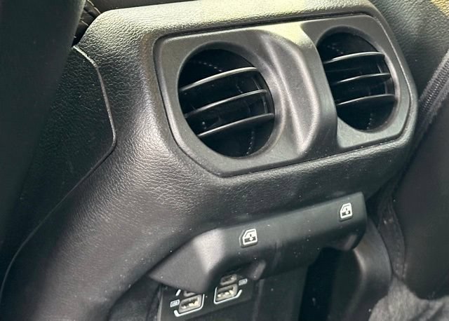 Used 2022 Jeep Wrangler Unlimited Sahara w/ Cold Weather Group AWD/4WD image 31