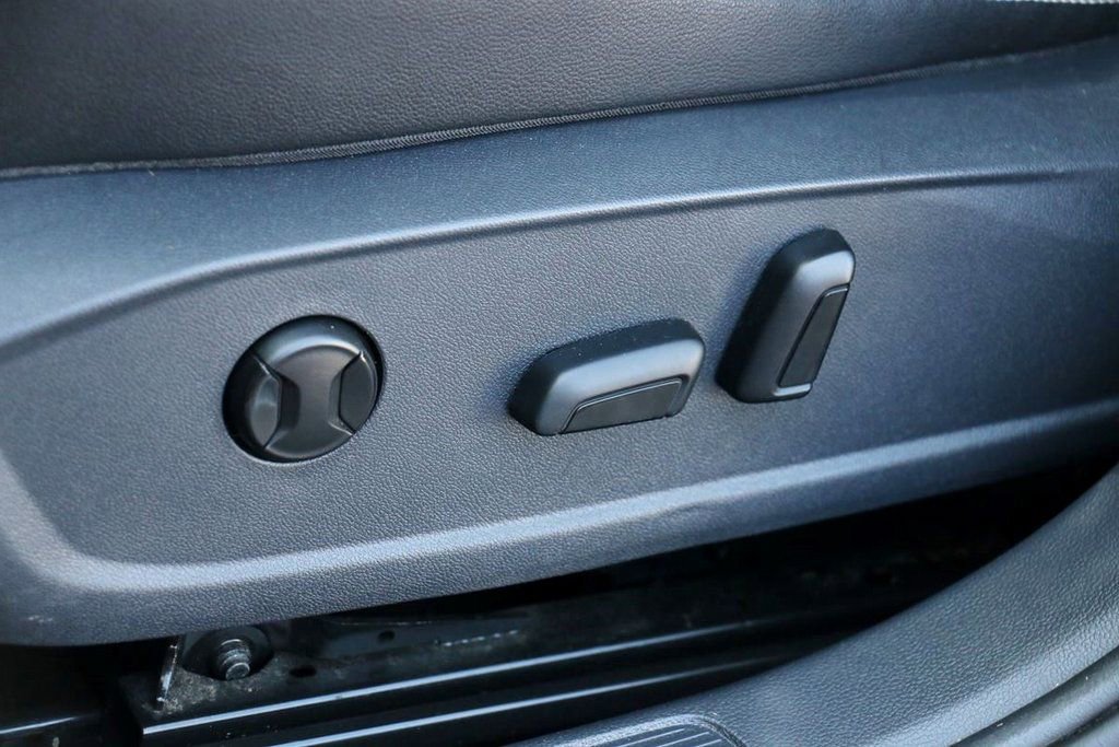 Used 2024 Volkswagen Jetta SE image 19