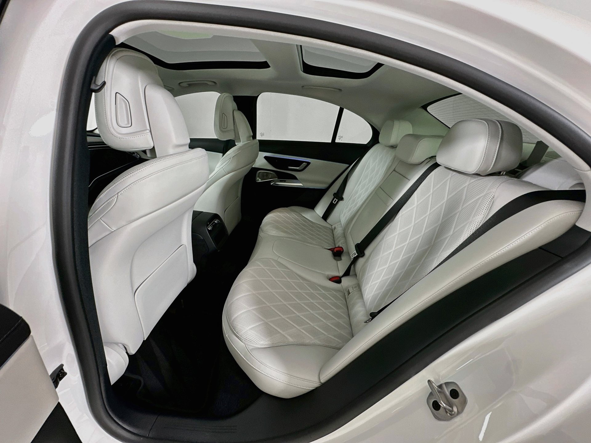 Certified 2025 Mercedes-Benz E 450 4MATIC Sedan image 27