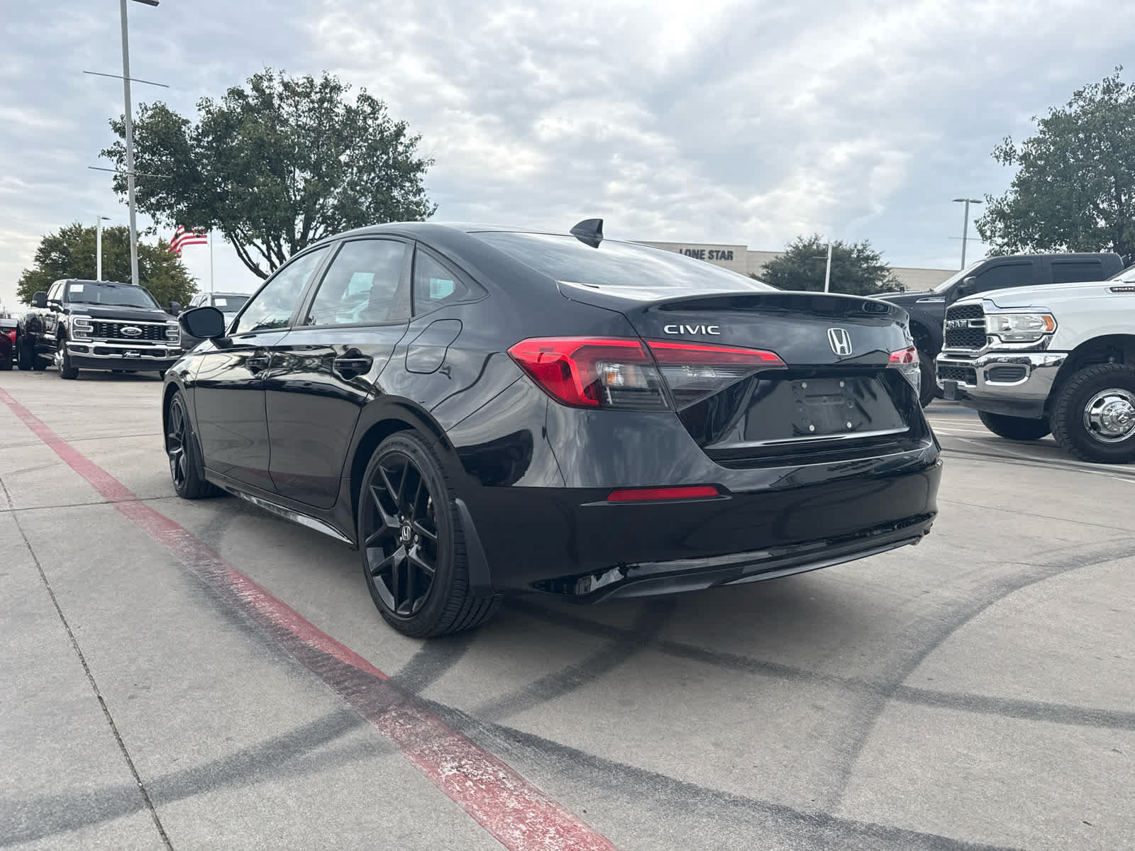 Used 2023 Honda Civic Sport image 3