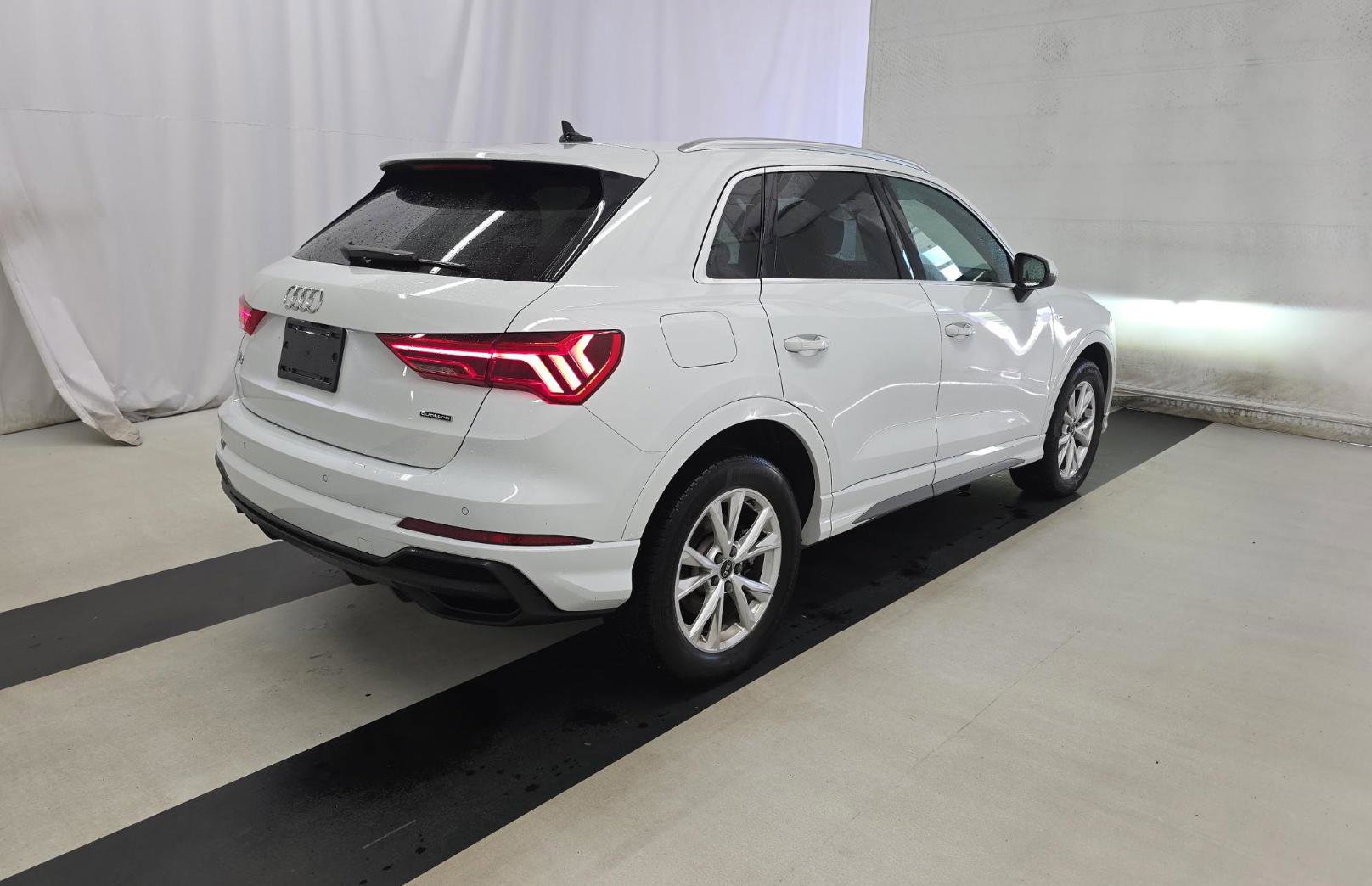 Used 2023 Audi Q3 2.0T Premium Plus w/ Premium Plus Package AWD/4WD image 4