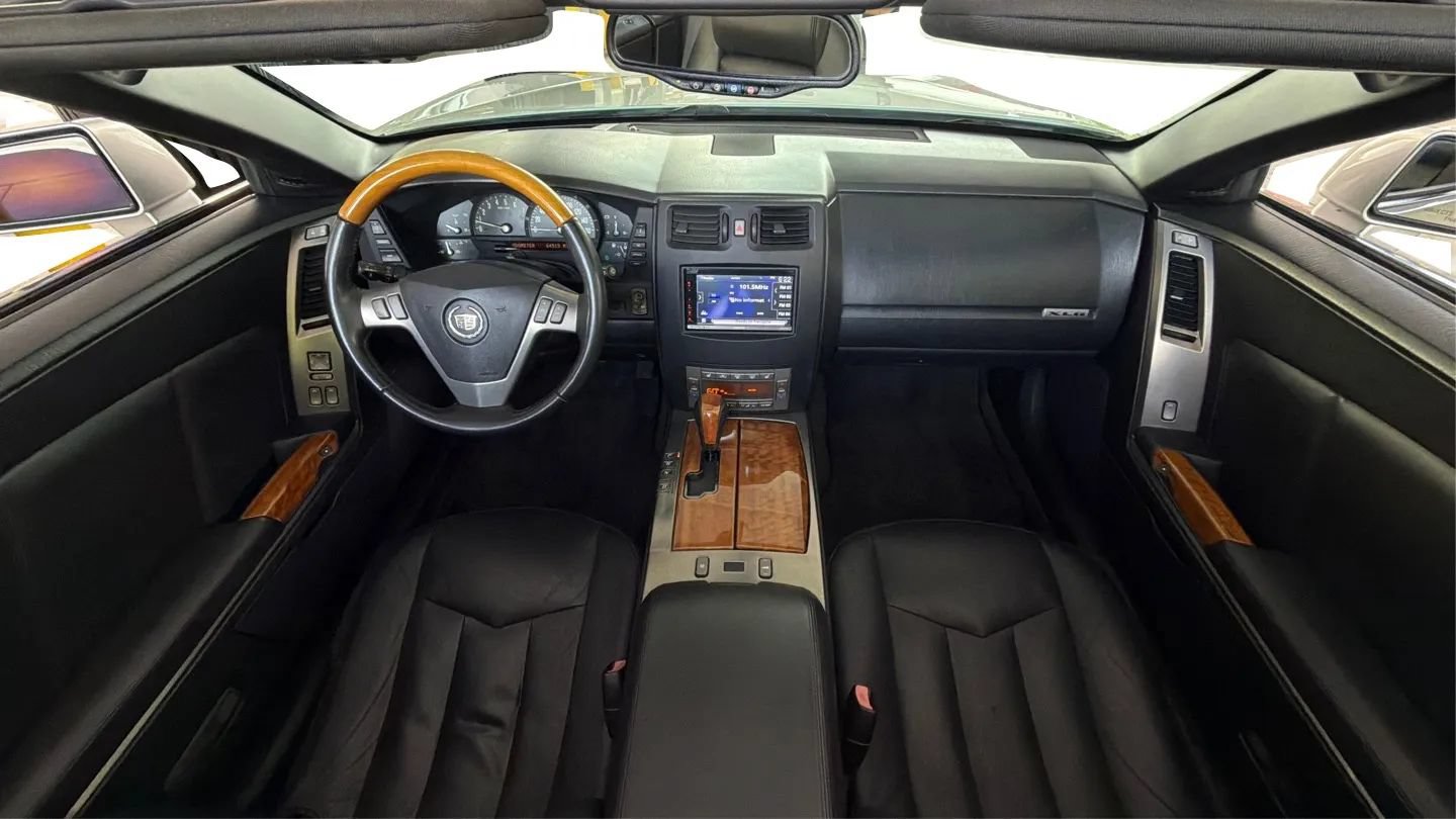 Used 2004 Cadillac XLR RWD image 20