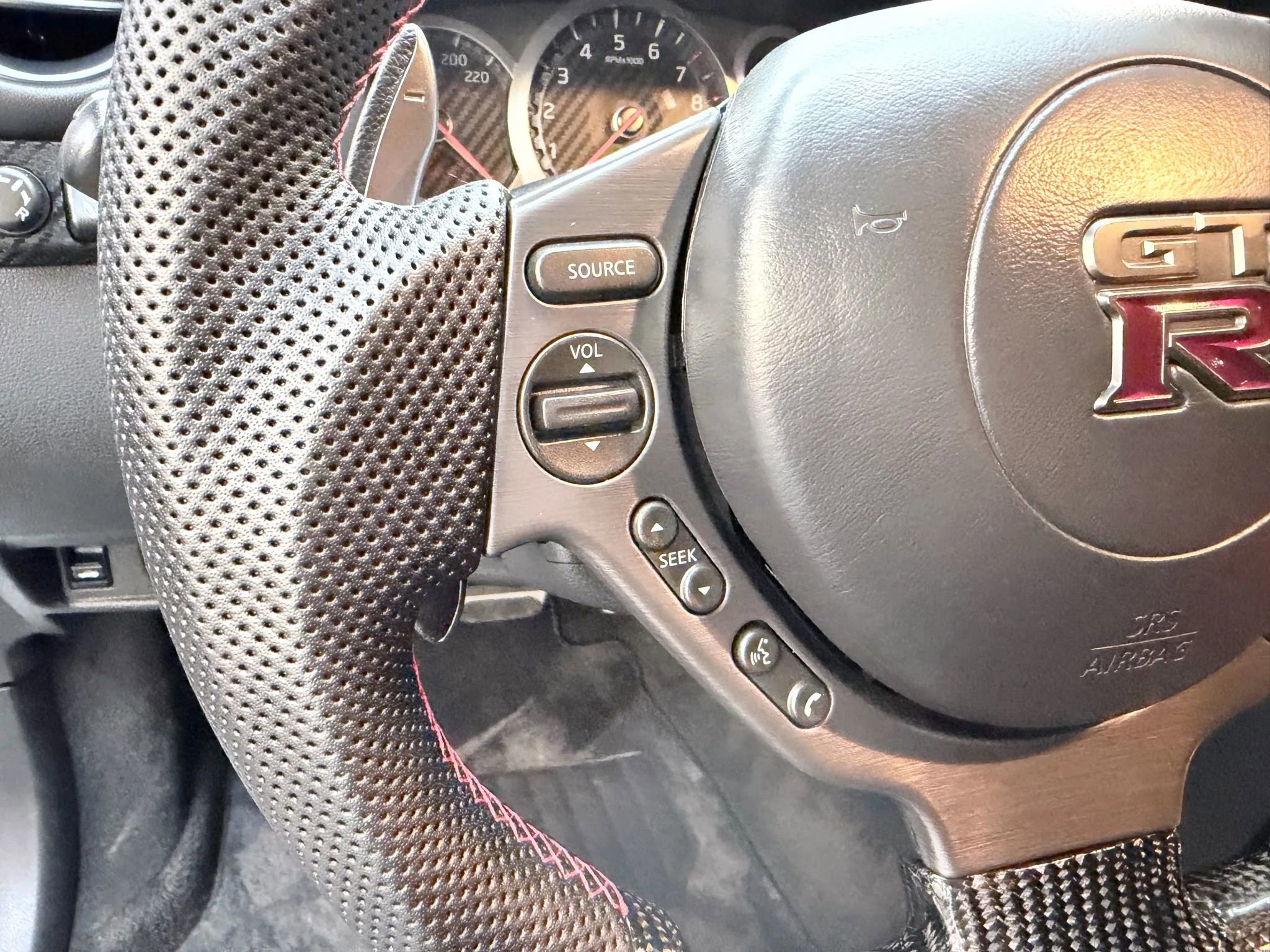 Used 2015 Nissan GT-R Premium image 18